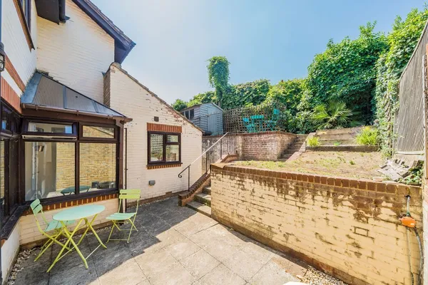 Vale Close, Weybridge, KT13 photo 8