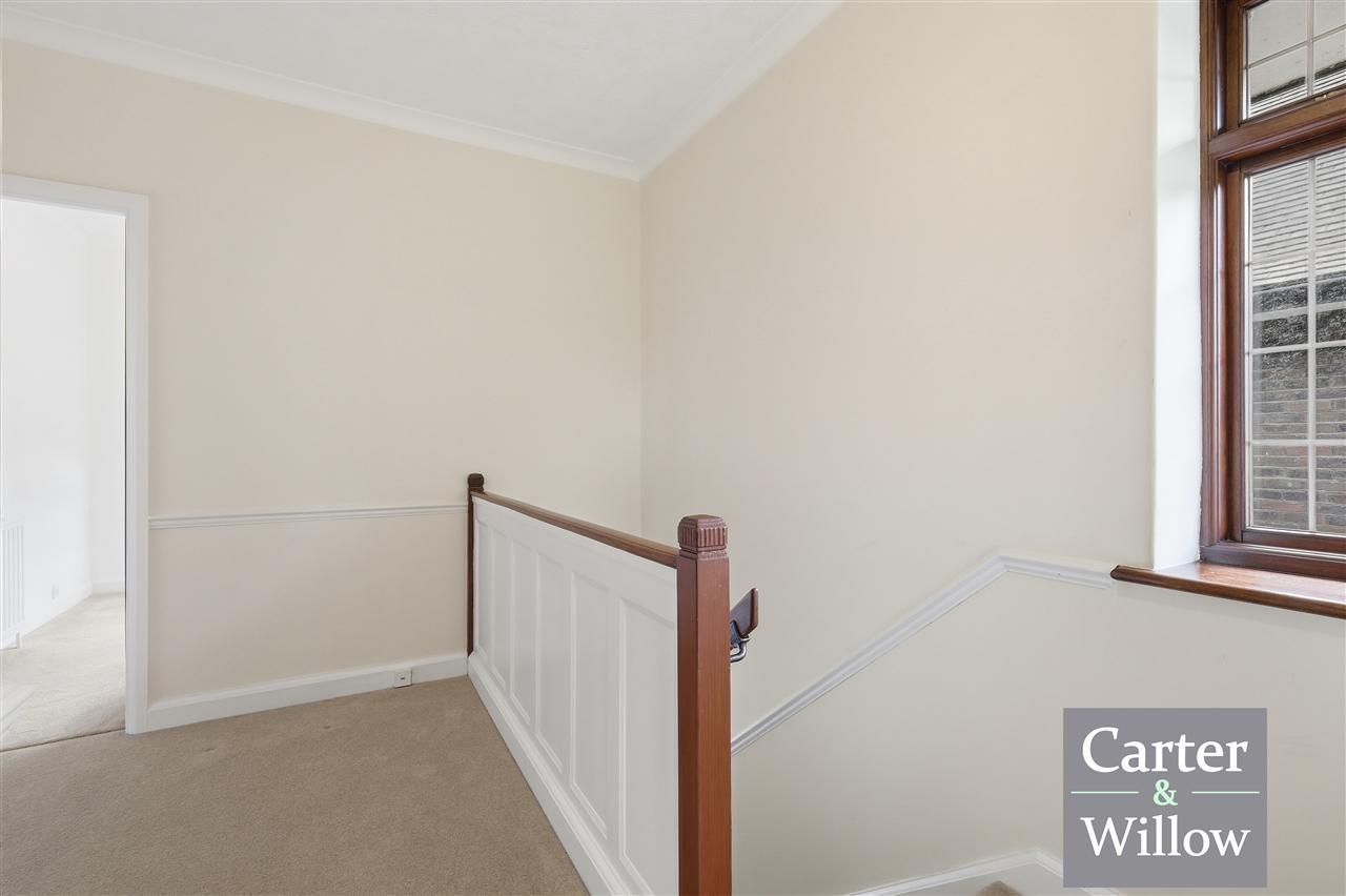 Wykeham Avenue, Dagenham, Essex Image 12