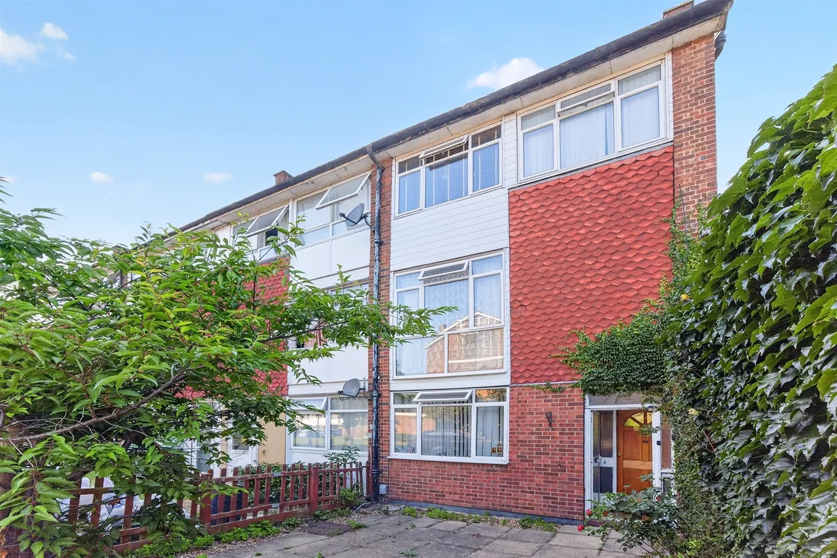 Brookfields Avenue, Mitcham