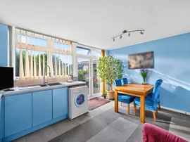 Brookfields Avenue, Mitcham thumb 2