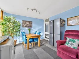 Brookfields Avenue, Mitcham thumb 3