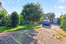 Brookfields Avenue, Mitcham