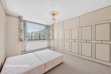 Walsingham Gardens, Epsom