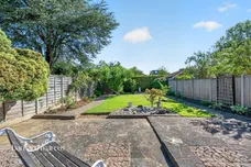 Walsingham Gardens, Epsom