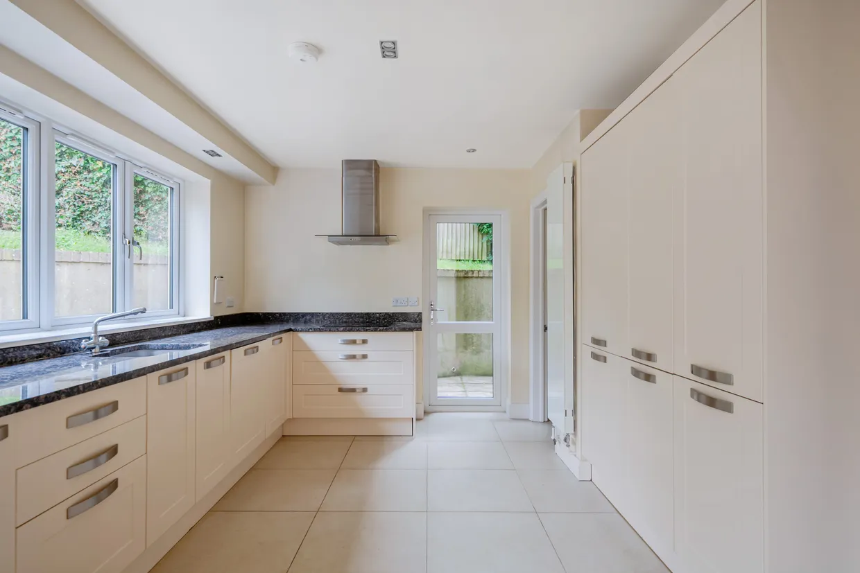 Nethern Court Road, Caterham, CR3 photo 16