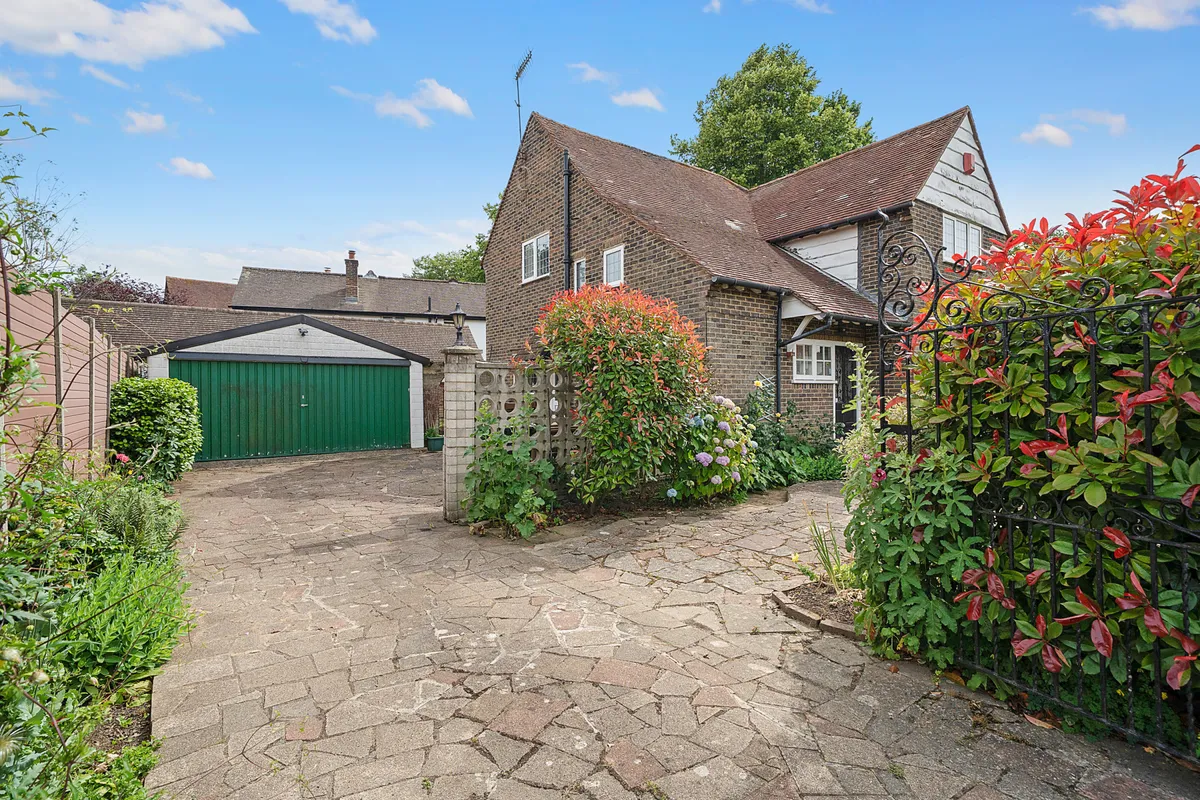 Balcombe Gardens, Horley, Surrey, RH6
