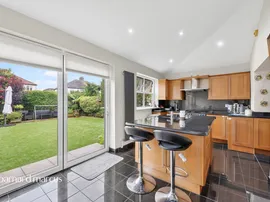 Holmsley Close, New Malden thumb 2