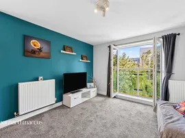 Highbury Drive, Leatherhead thumb 2