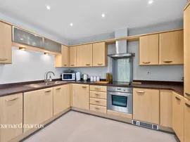 Highbury Drive, Leatherhead thumb 3