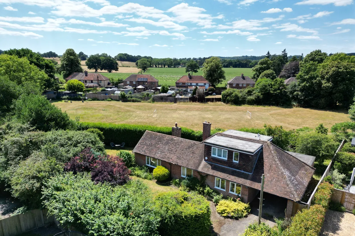 Lovers Lane, Farnham, GU10 photo 1