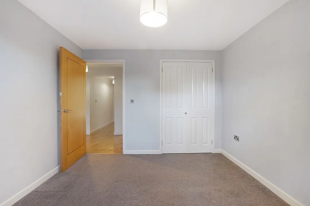 https://mr0.homeflow-assets.co.uk/files/photo/image/47742/6423/_x_/24017_EA_RS_12029230_IMG_4.jpg