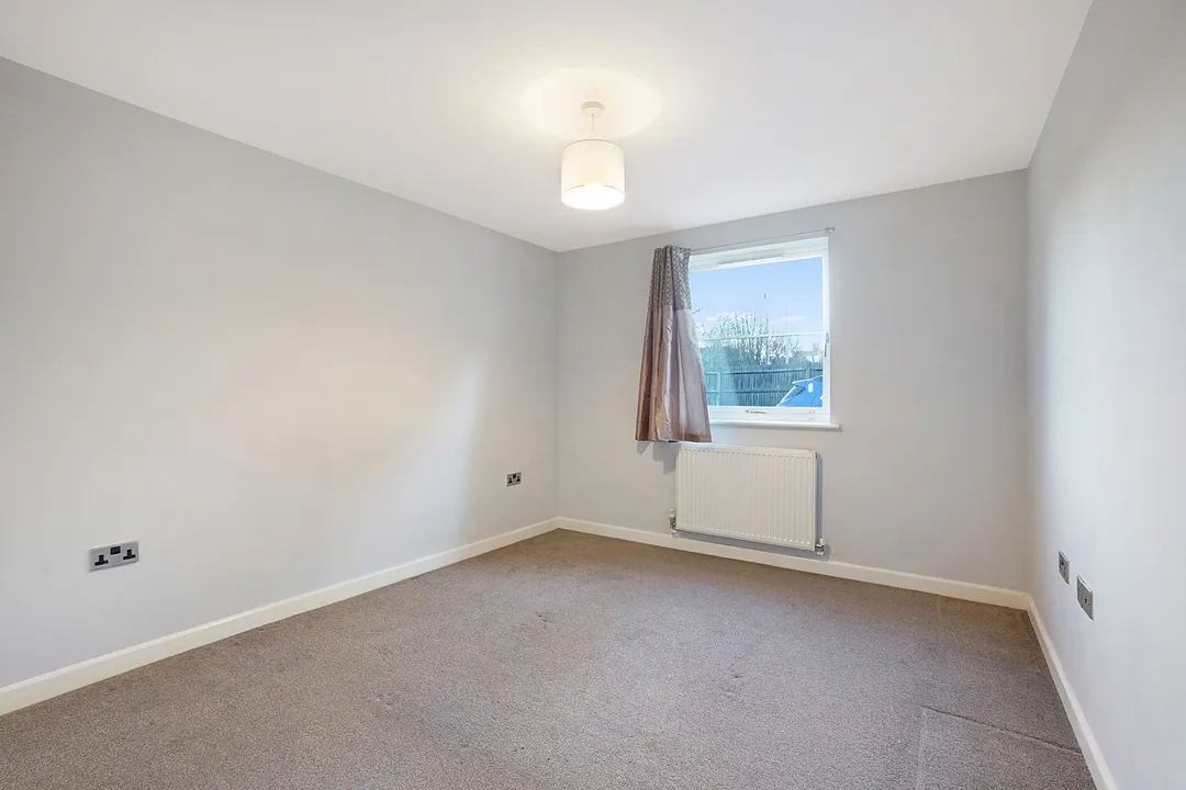 https://mr0.homeflow-assets.co.uk/files/photo/image/47742/6427/_x_/24017_EA_RS_12029230_IMG_5.jpg
