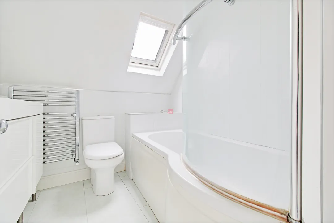 https://mr0.homeflow-assets.co.uk/files/photo/image/47742/7445/_x_/24017_EA_RS_12833293_IMG_5.jpg