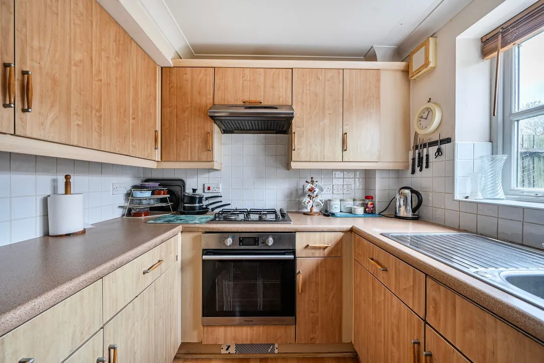 https://mr0.homeflow-assets.co.uk/files/photo/image/47742/8694/_x_/55669177.jpg