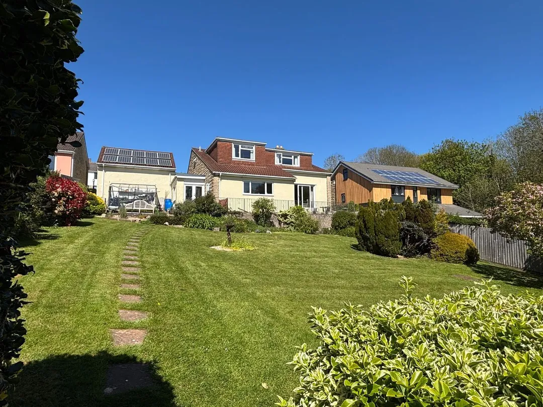 https://mr0.homeflow-assets.co.uk/files/photo/image/47743/9805/_x_/55768224.jpg