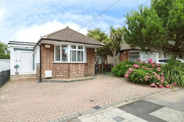 Caterham Avenue, Ilford, IG5