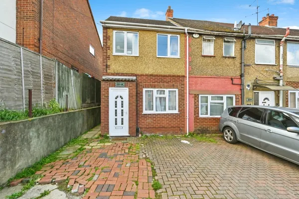 Marsh Road, Luton, Bedfordshire, LU3