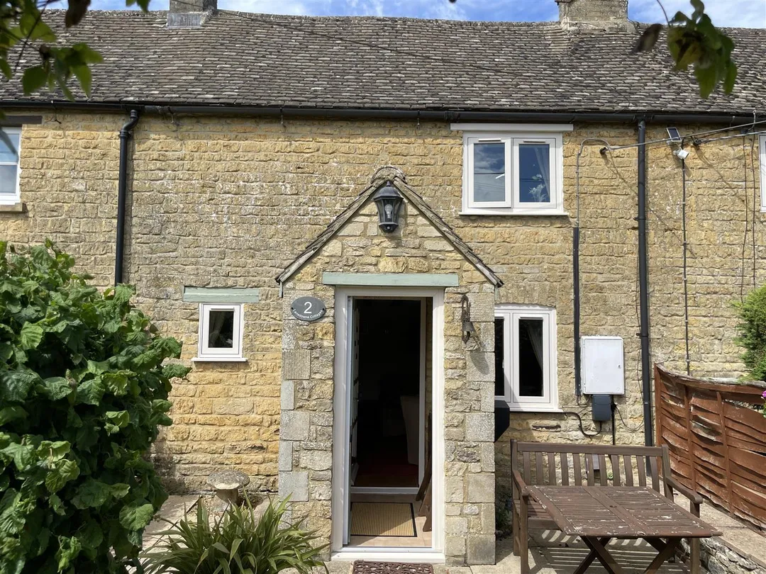https://mr0.homeflow-assets.co.uk/files/photo/image/47744/2167/_x_/2w4OPeAGR0mWjt2nr8Js1Q.jpg