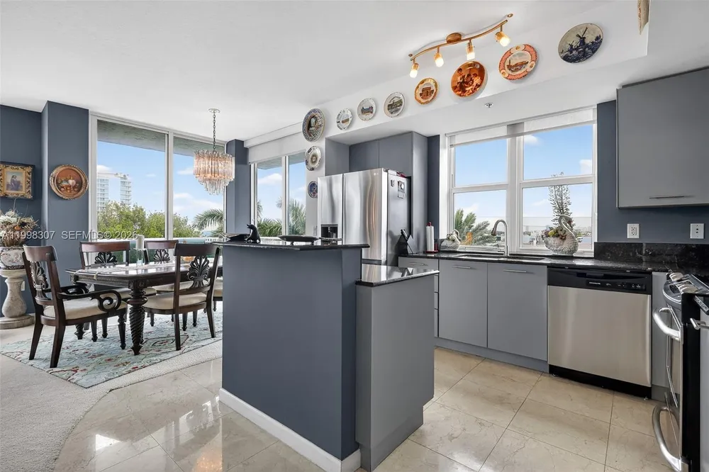 7910 Harbor Island Dr, North Bay Village, FL 33141