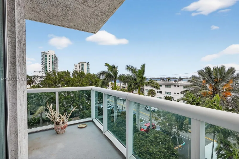 7910 Harbor Island Dr, North Bay Village, FL 33141