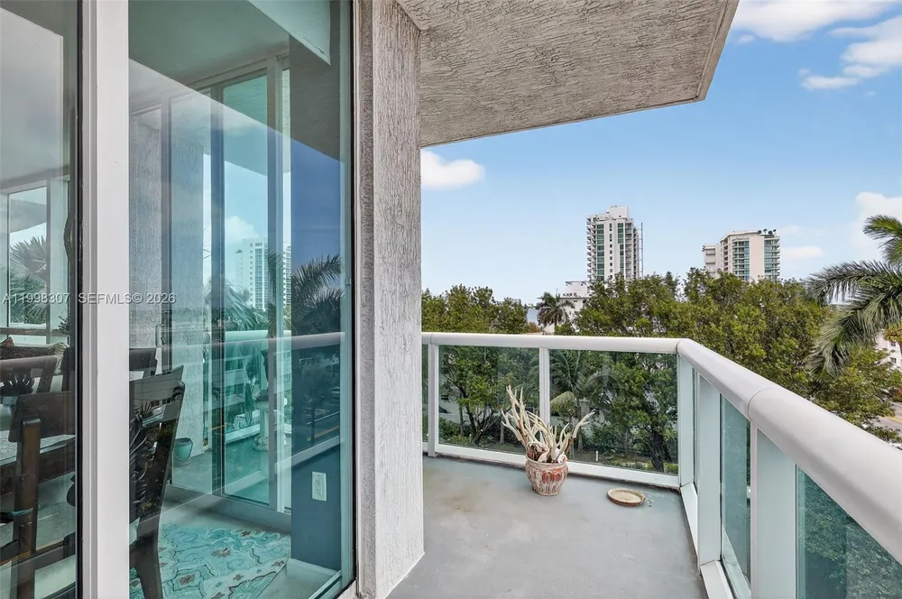 7910 Harbor Island Dr, North Bay Village, FL 33141