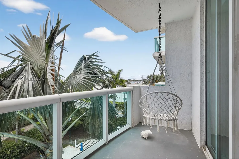 7910 Harbor Island Dr, North Bay Village, FL 33141