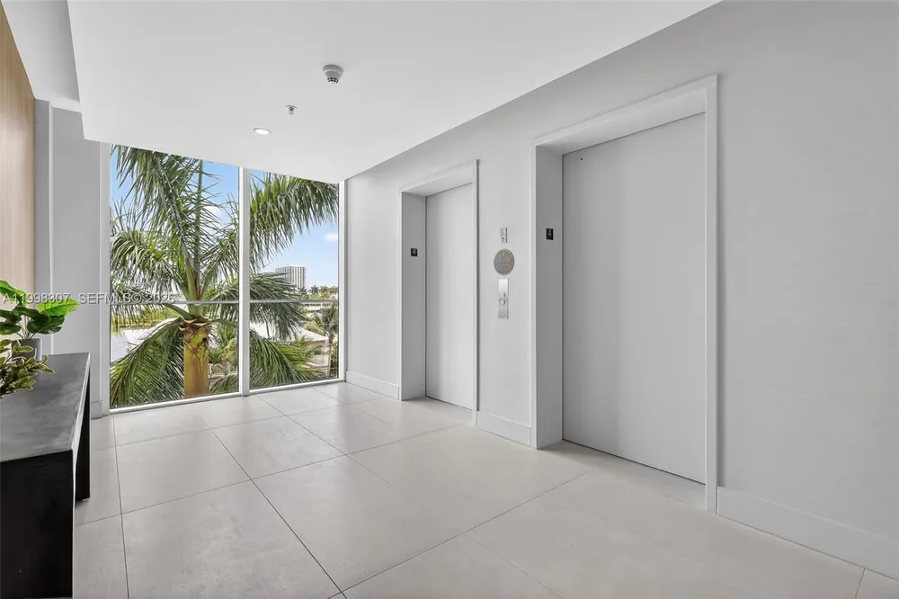 7910 Harbor Island Dr, North Bay Village, FL 33141