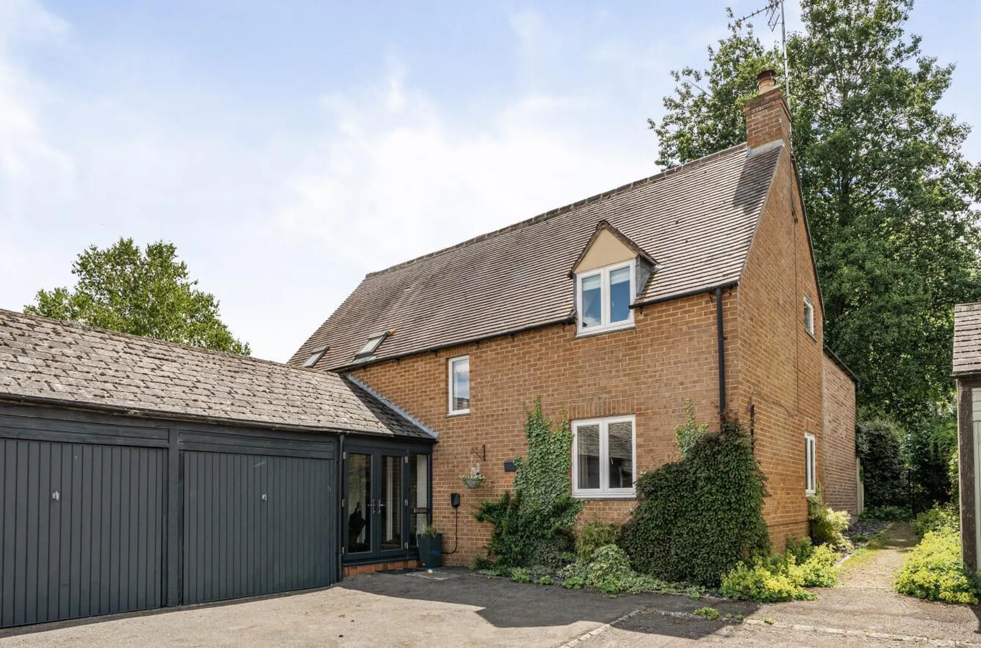 Property photo top 0