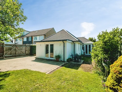 Widewater Close, LANCINGphoto