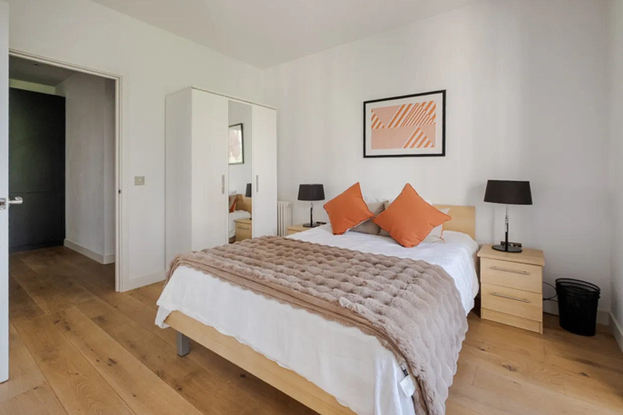 Botanic Square, London, E14 photo 7