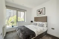Botanic Square, London, E14 photo 8