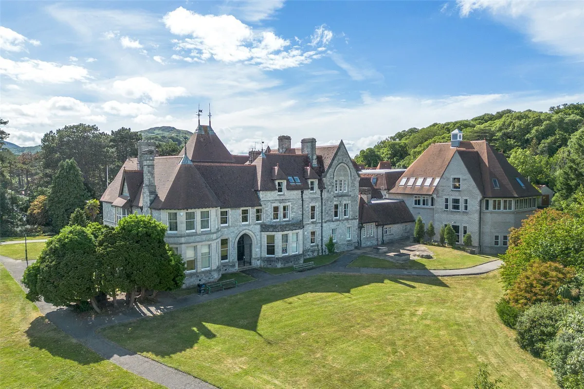 Bodlondeb, Bangor Road, Conwy, LL32