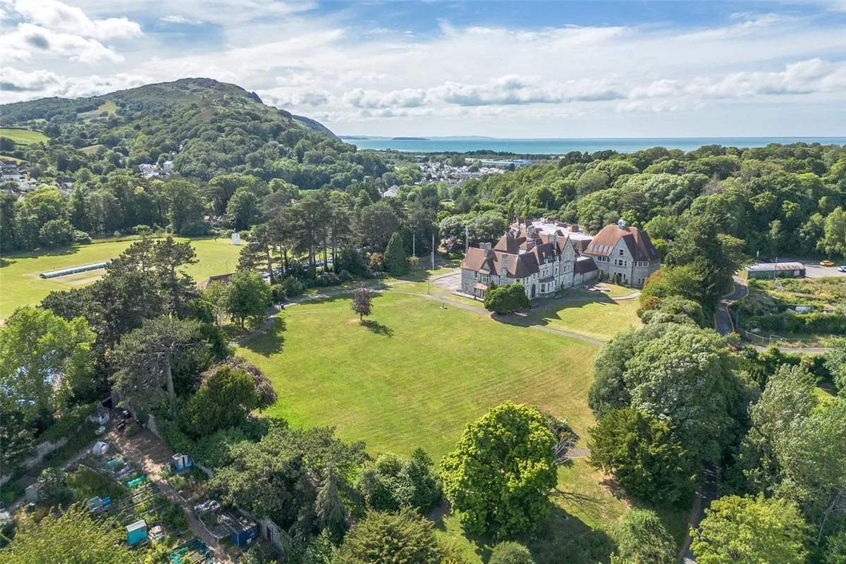 Bodlondeb, Bangor Road, Conwy, LL32