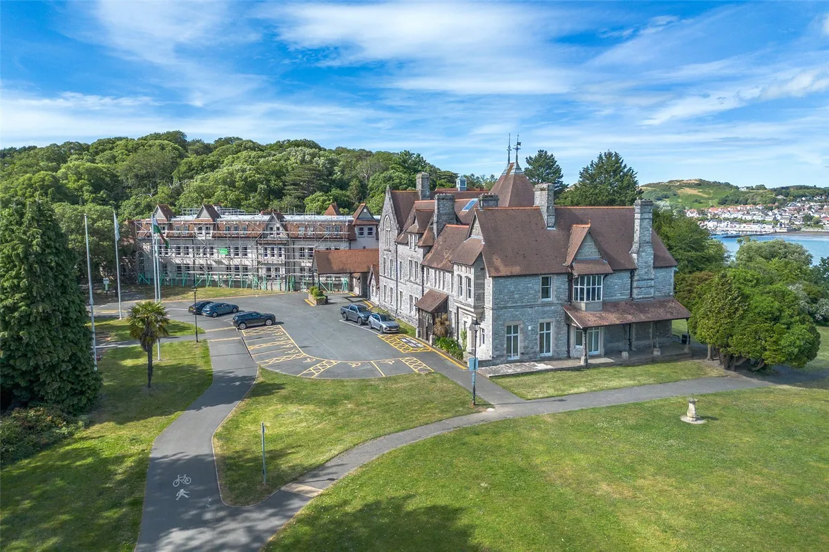 Bodlondeb, Bangor Road, Conwy, LL32