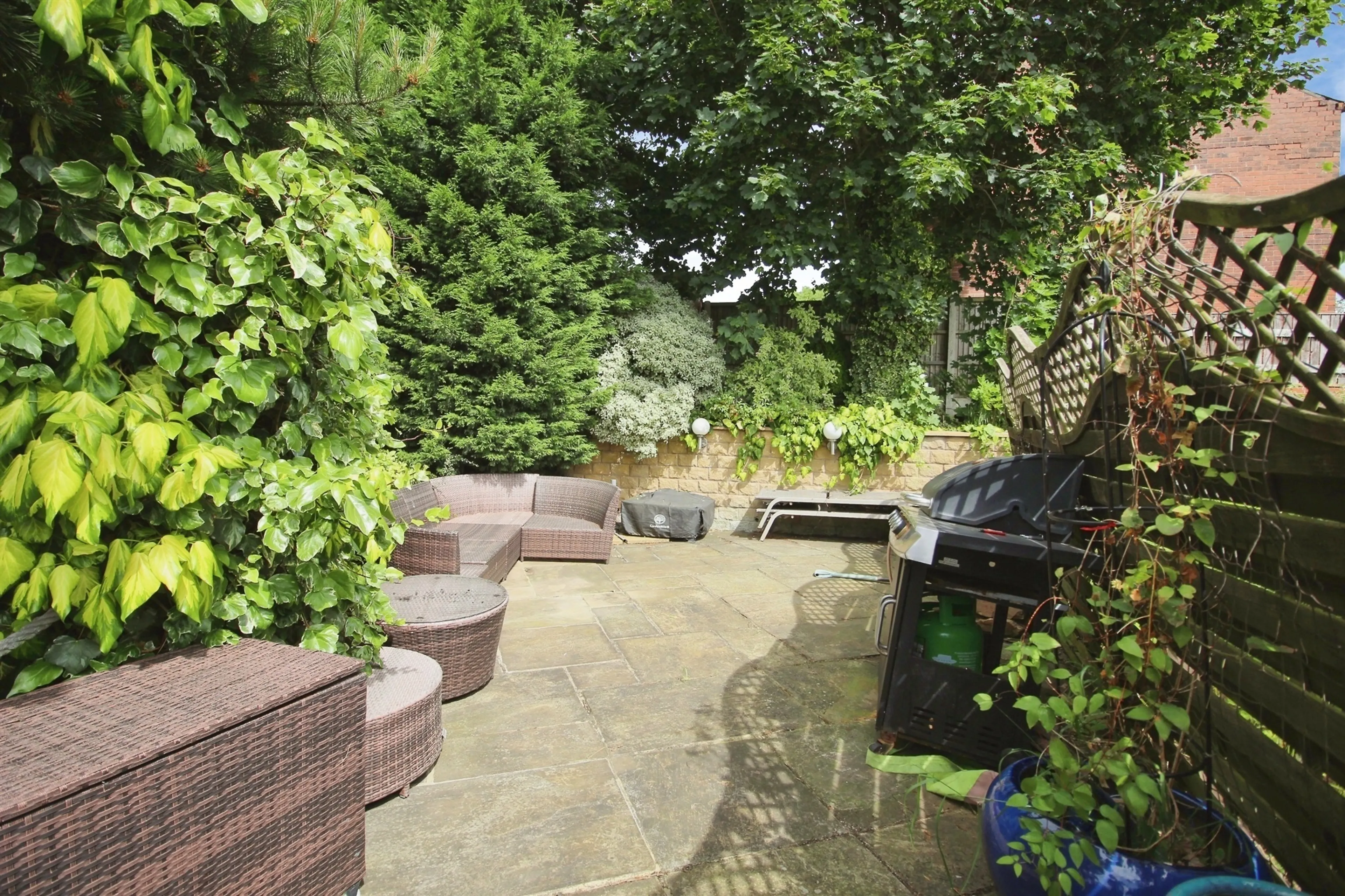 Property at Jilling Gardens, Dewsbury