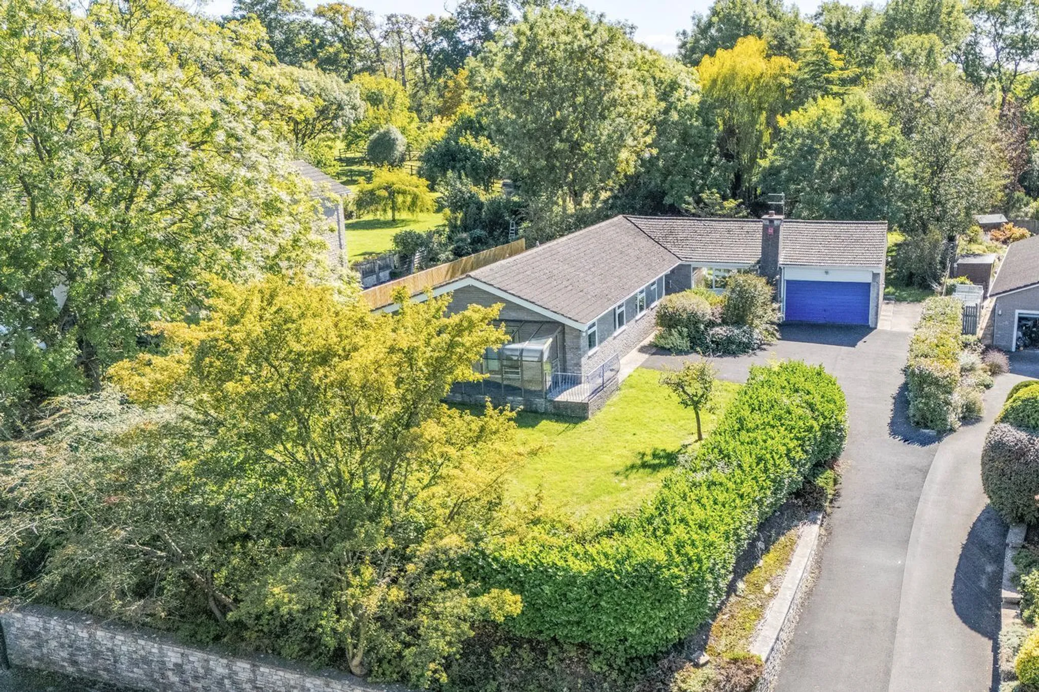 https://mr0.homeflow-assets.co.uk/files/photo/image/47749/7852/_x_/52133906.jpg
