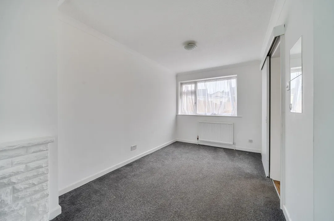 https://mr0.homeflow-assets.co.uk/files/photo/image/47750/3458/_x_/54130904.jpg