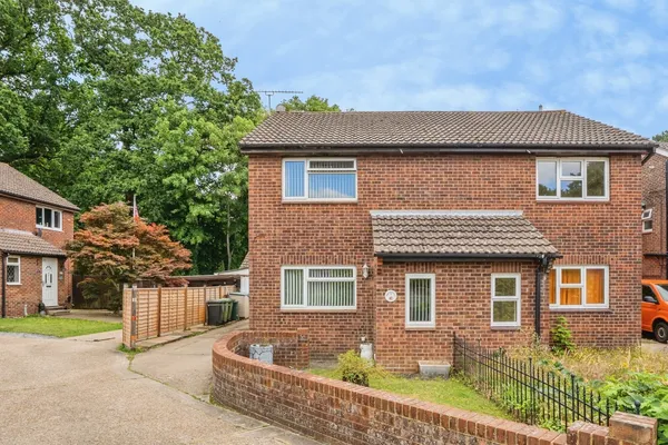 Woolwich Close, Bursledon, Southampto...