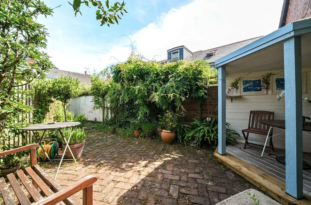 https://mr0.homeflow-assets.co.uk/files/photo/image/47750/4753/_x_/TOP240198_04.jpg