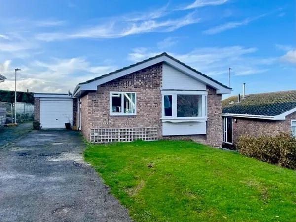 Ffordd Uchaf, Colwyn Bay, LL28 5YB