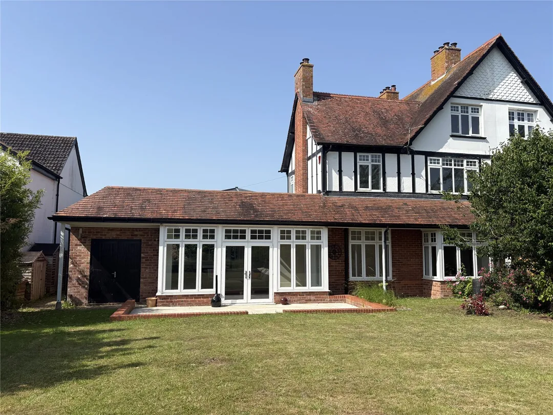 https://mr0.homeflow-assets.co.uk/files/photo/image/47751/6611/_x_/TOP260109_38.jpg