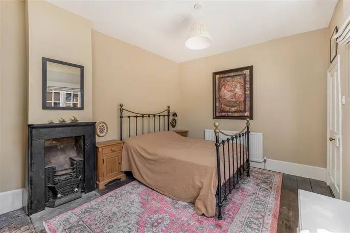 Property carousel image 3