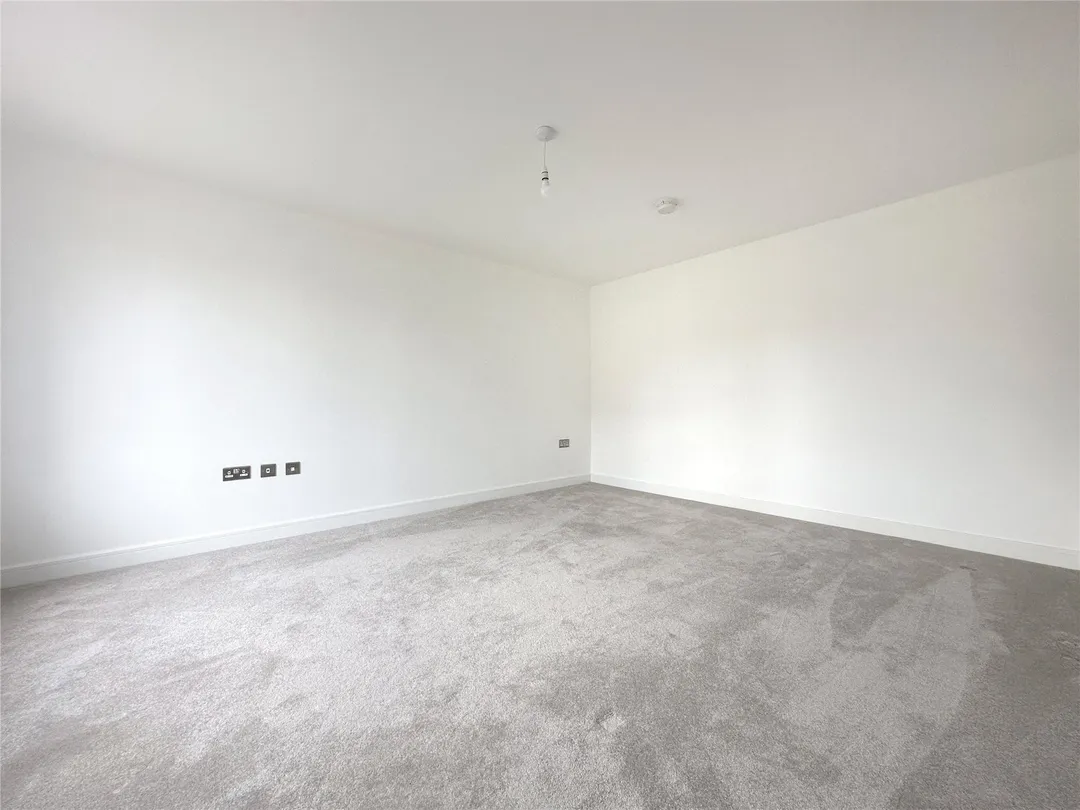 https://mr0.homeflow-assets.co.uk/files/photo/image/47752/0796/_x_/OCL220048_15.jpg