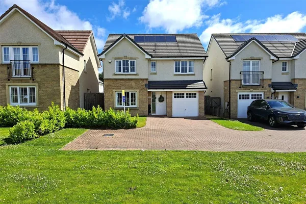 Caldercruix Crescent, Livingston, Wes...