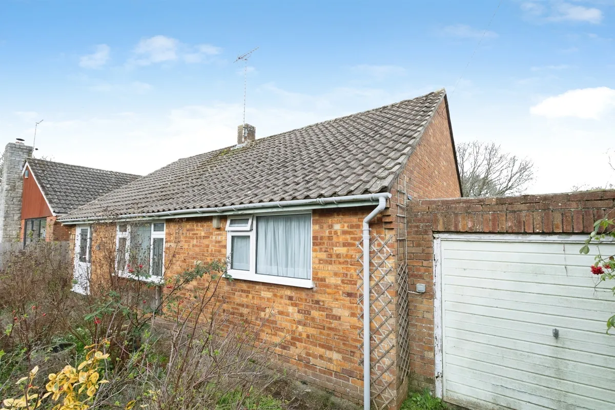 Elms Close, Sandleheath, FORDINGBRIDGE