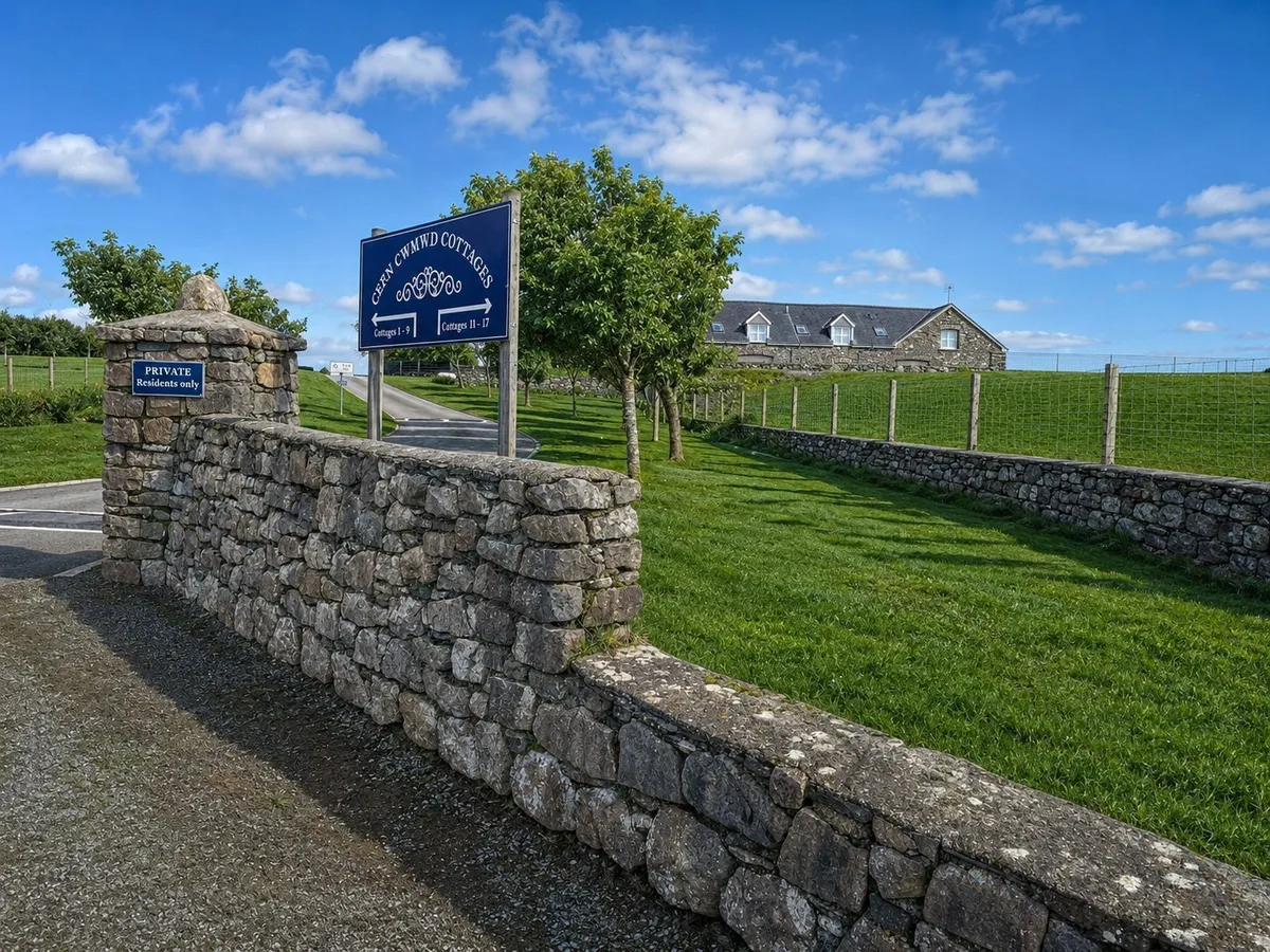 Llangefni, Isle of Anglesey, LL77