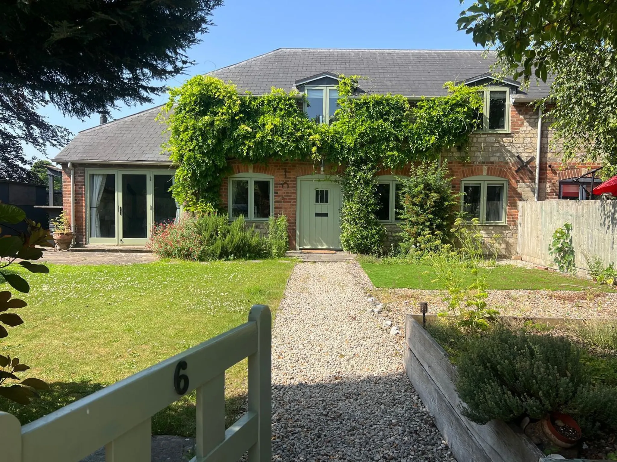 https://mr0.homeflow-assets.co.uk/files/photo/image/47752/3015/_x_/57870701.jpg
