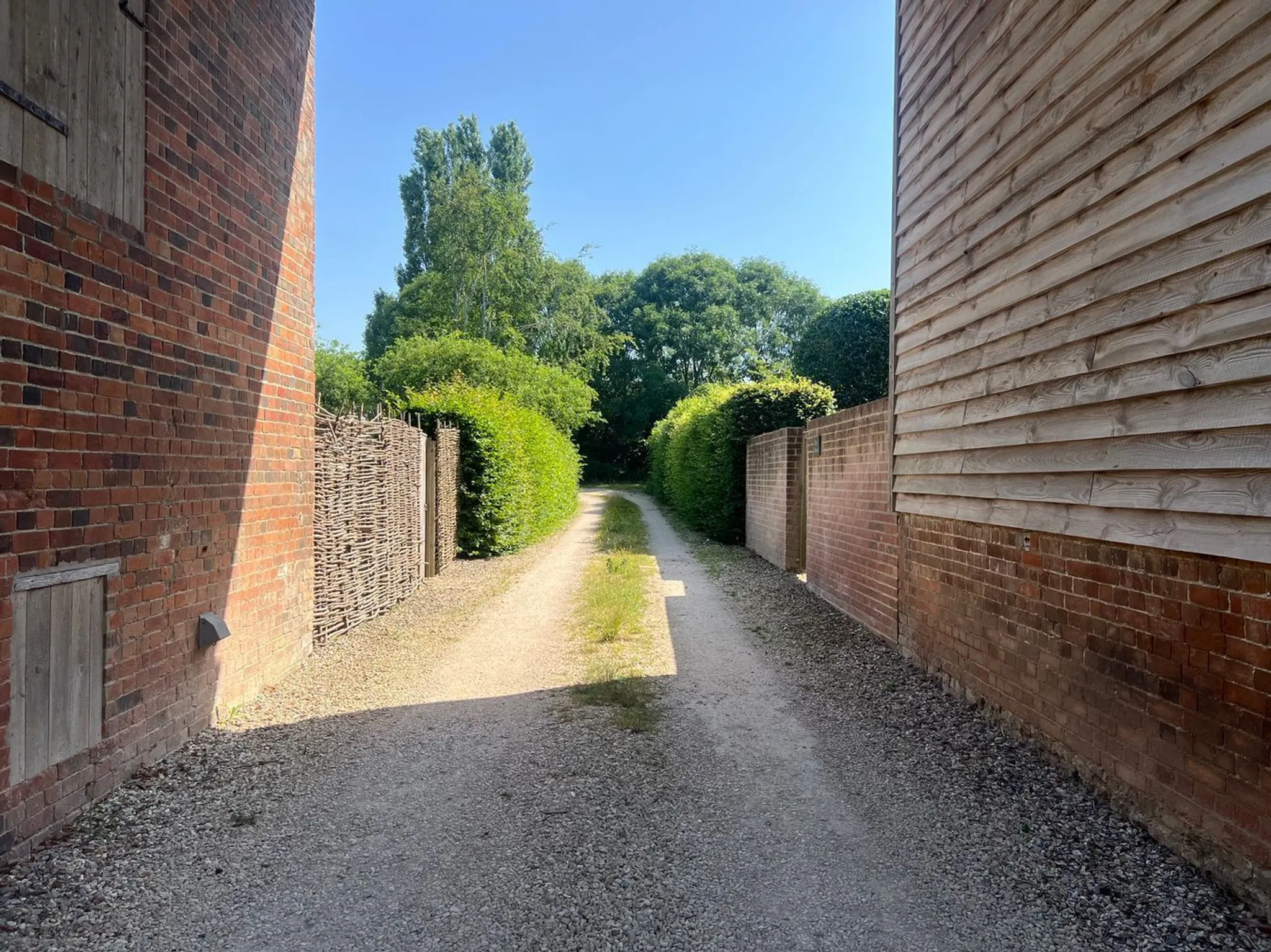https://mr0.homeflow-assets.co.uk/files/photo/image/47752/3018/_x_/57870254.jpg