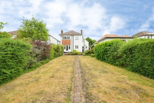 Randalls Road, Leatherhead, Surrey, KT22