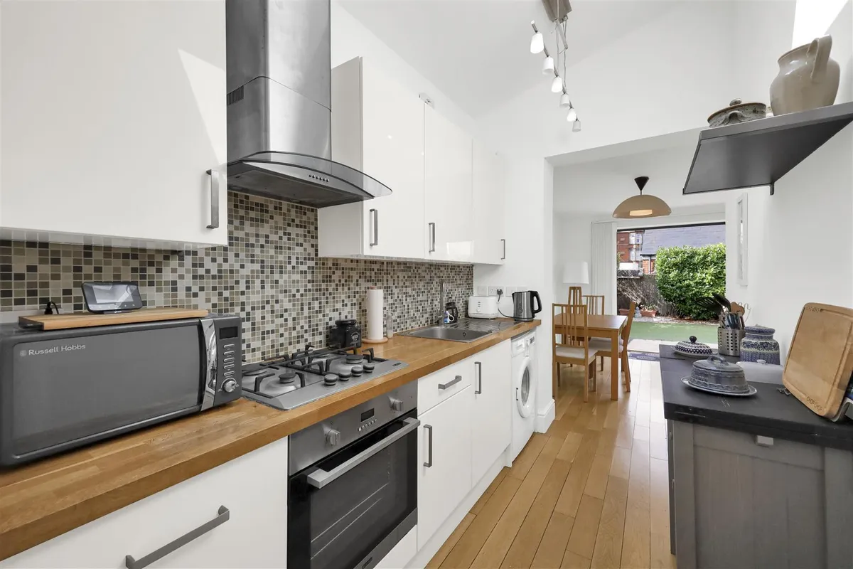 Ivy Road, London